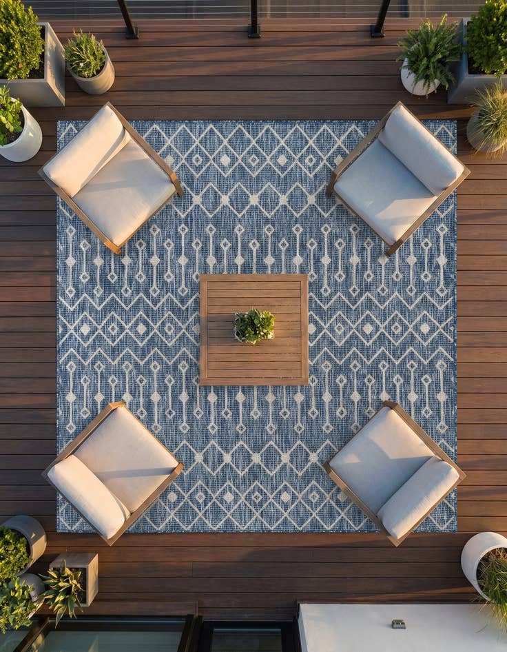 Detail image of 6' x 6' Easy-Clean Lattice Indoor / Outdoor Square Rug