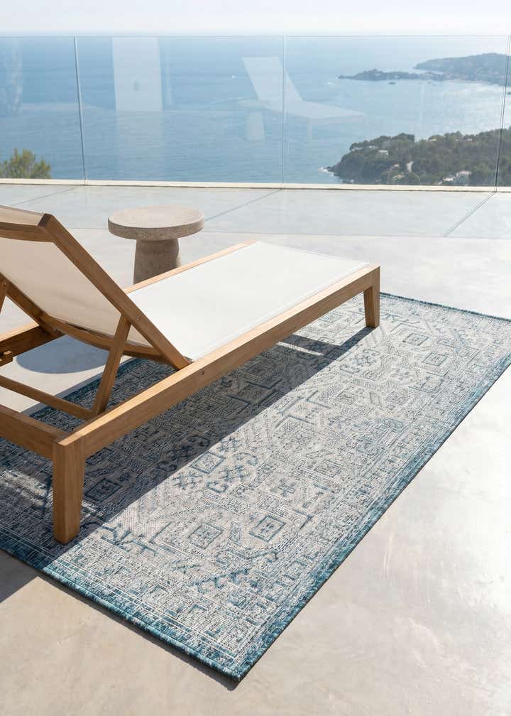 3' x 5' 3 Easy-Clean Aztec Indoor / Outdoor Rug