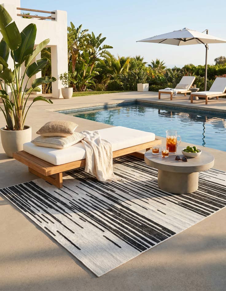 Detail image of 5' 3 x 8' Easy-Clean Modern Indoor / Outdoor Rug