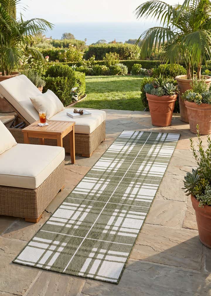 2' 7 x 12' Easy-Clean Checkered Indoor / Outdoor Runner Rug