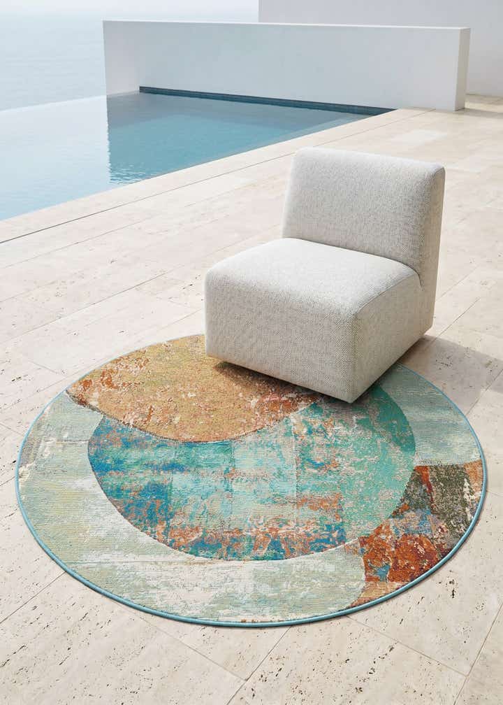 4' 1 x 4' 1 Easy-Clean Modern Indoor / Outdoor Round Rug