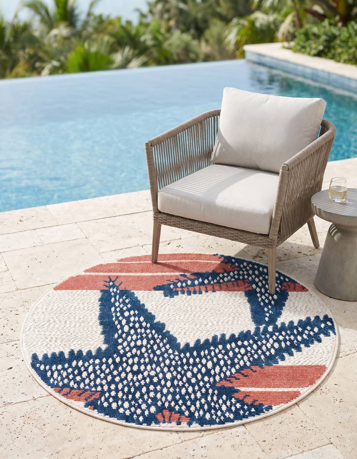 Detail image of 3' 3 x 3' 3 Easy-Clean Belize Indoor / Outdoor Round Rug