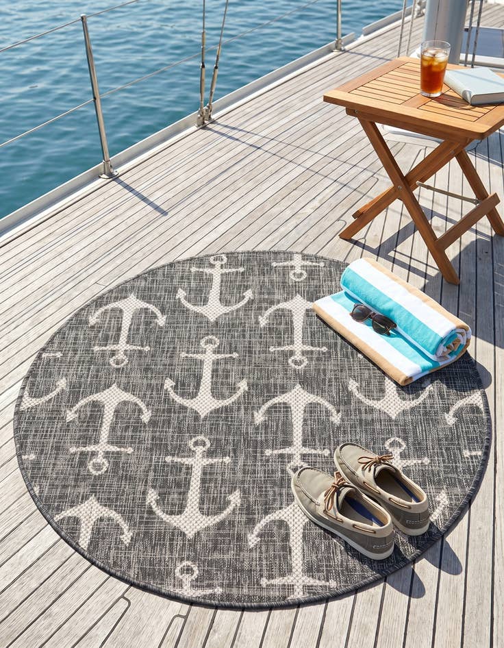 Detail image of 4' x 4' Easy-Clean Coastal Indoor / Outdoor Round Rug