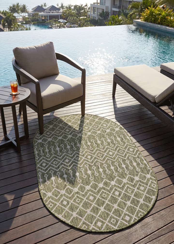 3' x 5' 3 Easy-Clean Lattice Indoor / Outdoor Oval Rug