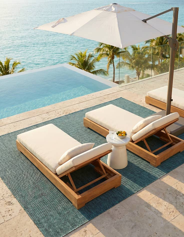 Detail image of 7' 10 x 10' Easy-Clean Solid Indoor / Outdoor Rug