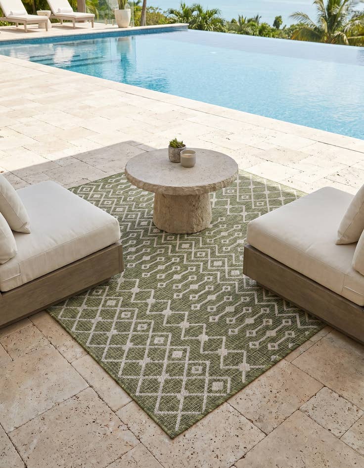 Detail image of 5' 3 x 5' 3 Easy-Clean Lattice Indoor / Outdoor Square Rug