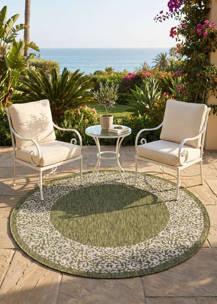 5' 3 x 5' 3 Easy-Clean Border Indoor / Outdoor Round Rug