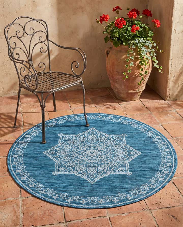 4' x 4' Easy-Clean Traditional Indoor / Outdoor Round Rug