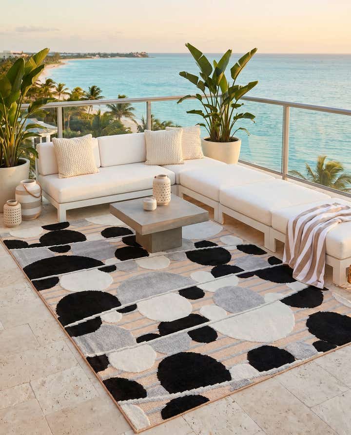 5' 3 x 7' 7 Easy-Clean Indoor / Outdoor Rug