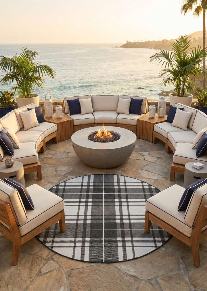 6' x 6' Easy-Clean Checkered Indoor / Outdoor Round Rug