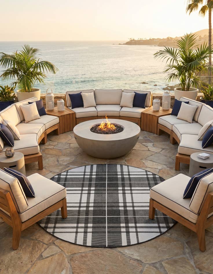 Detail image of 6' x 6' Easy-Clean Checkered Indoor / Outdoor Round Rug