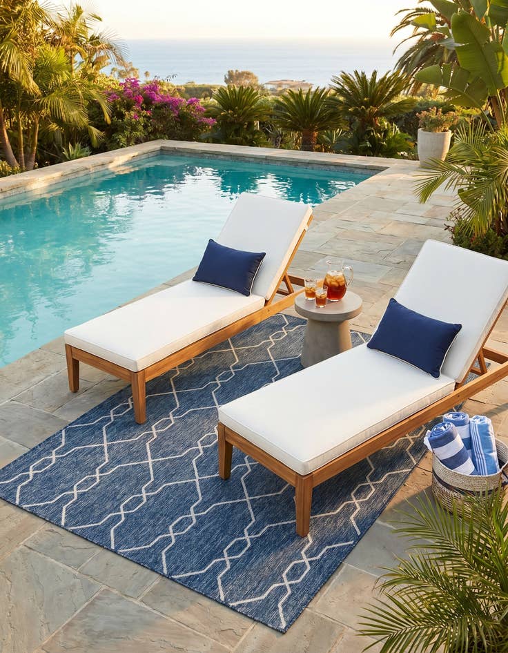 Detail image of 5' 3 x 8' Easy-Clean Trellis Indoor / Outdoor Rug