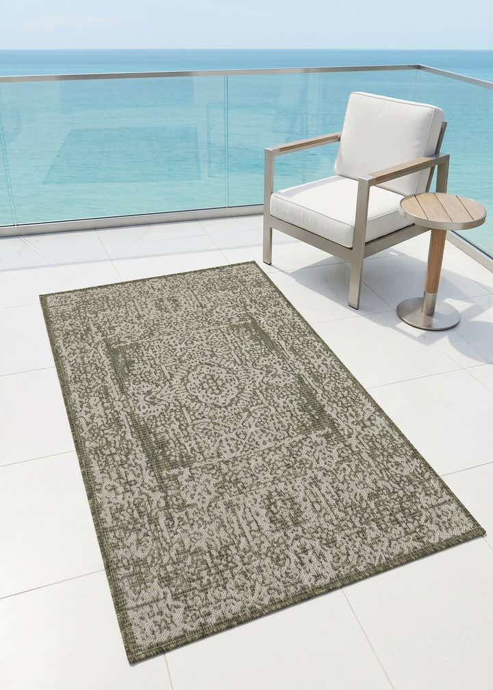 3' x 5' 3 Easy-Clean Traditional Indoor / Outdoor Rug
