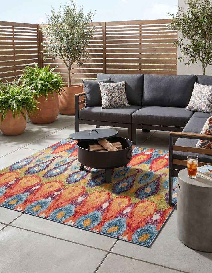 Detail image of 6' x 6' Easy-Clean Modern Indoor / Outdoor Square Rug