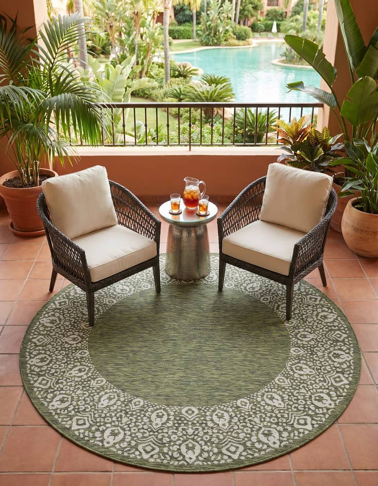 Detail image of 7' 10 x 7' 10 Easy-Clean Border Indoor / Outdoor Round Rug