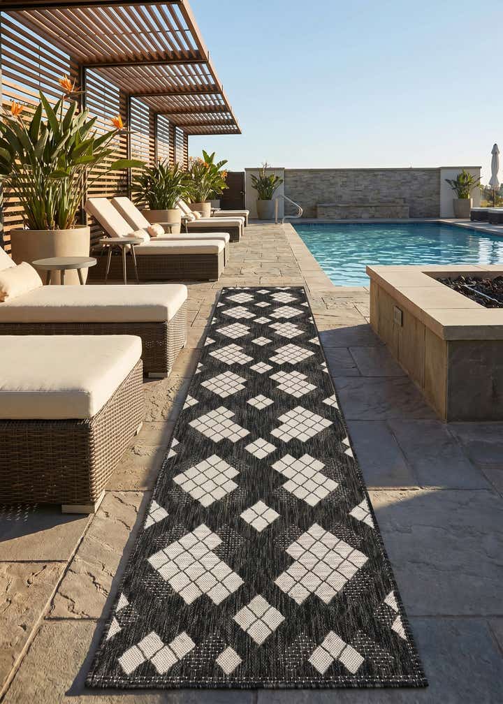 2' 7 x 12' Easy-Clean Modern Indoor / Outdoor Runner Rug