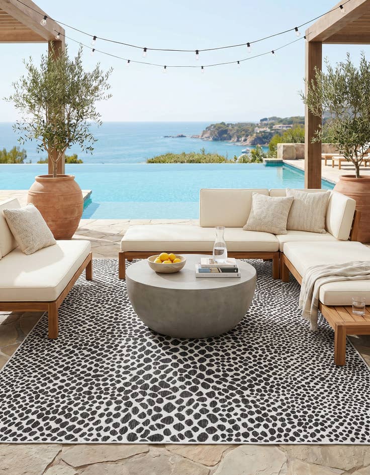 Detail image of 7' 10 x 11' Easy-Clean Jill Zarin Cape Town Indoor / Outdoor Rug