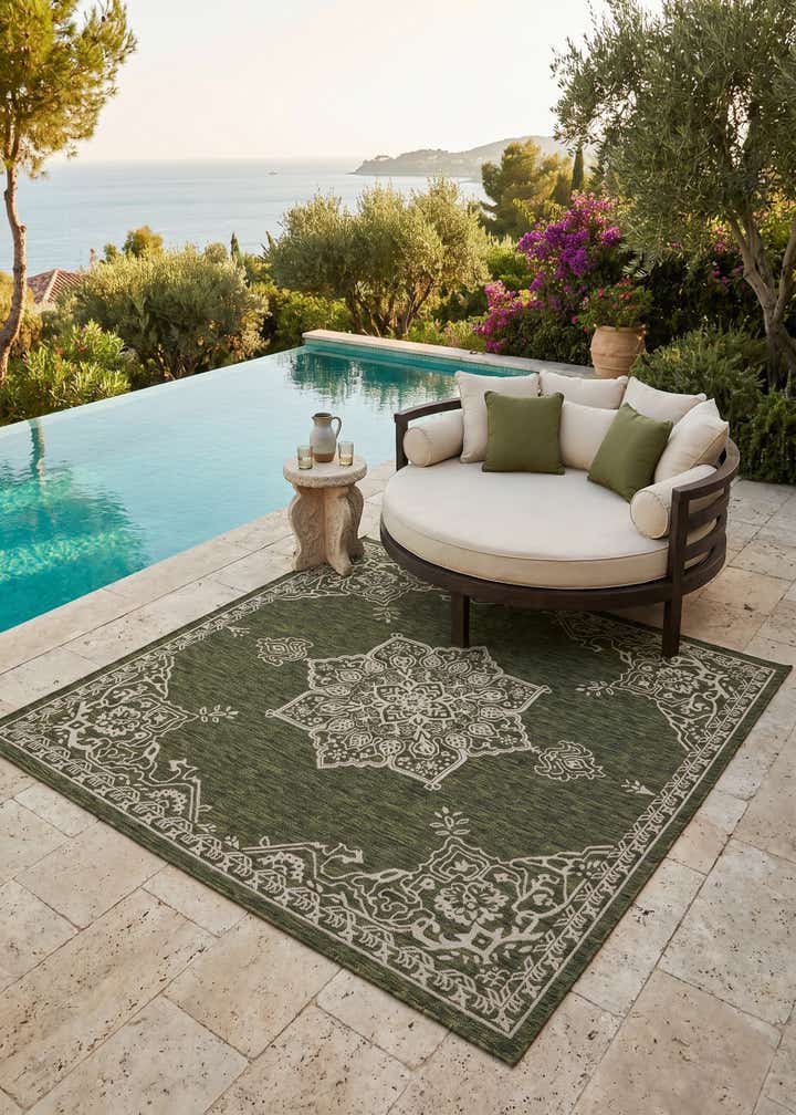 7' 10 x 7' 10 Easy-Clean Traditional Indoor / Outdoor Square Rug
