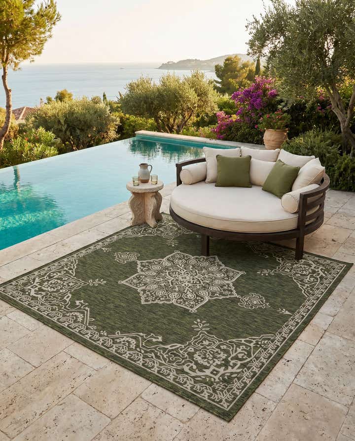 7' 10 x 7' 10 Easy-Clean Traditional Indoor / Outdoor Square Rug