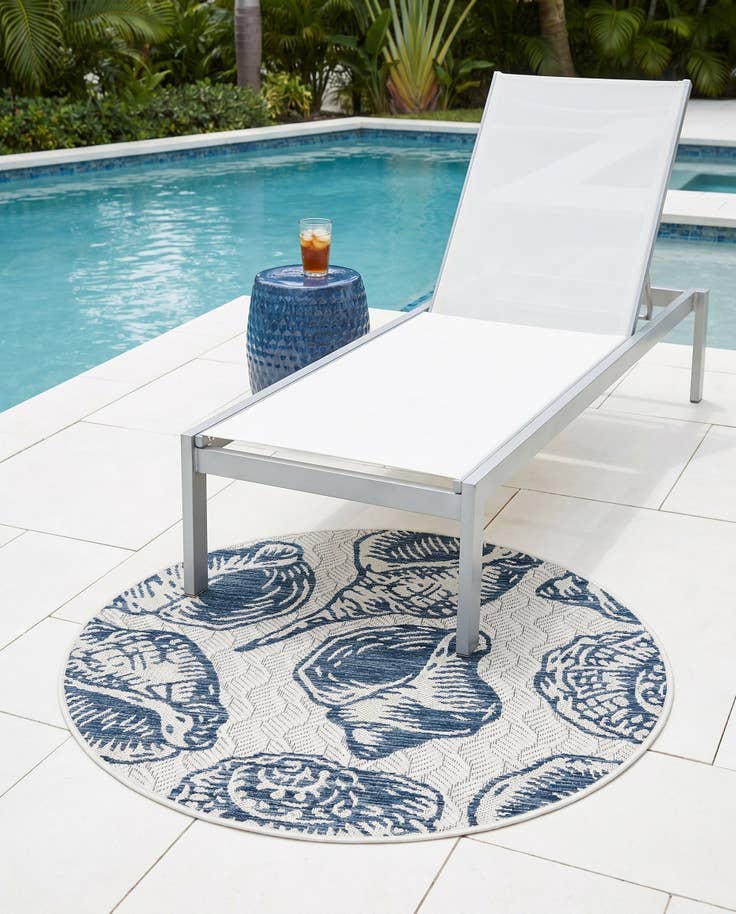 Detail image of 3' x 3' Easy-Clean Coastal Indoor / Outdoor Round Rug