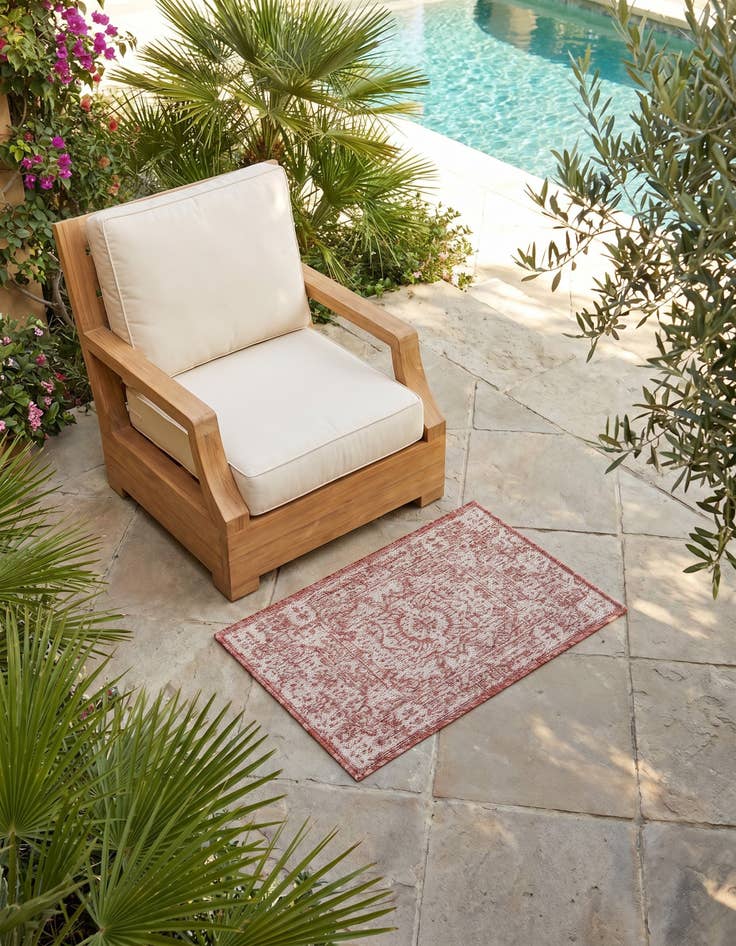Detail image of 2' x 3' 1 Easy-Clean Traditional Indoor / Outdoor Rug