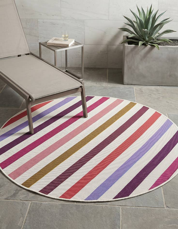 Detail image of 4' x 4' Easy-Clean Ribbon Indoor / Outdoor Round Rug