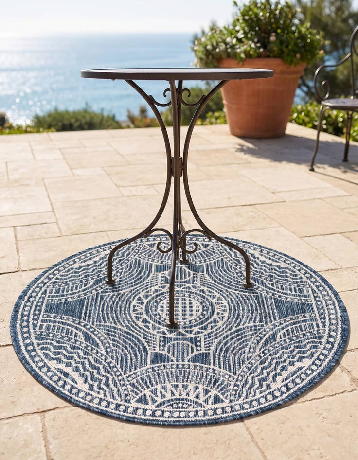 Detail image of 3' x 3' Easy-Clean Traditional Indoor / Outdoor Round Rug