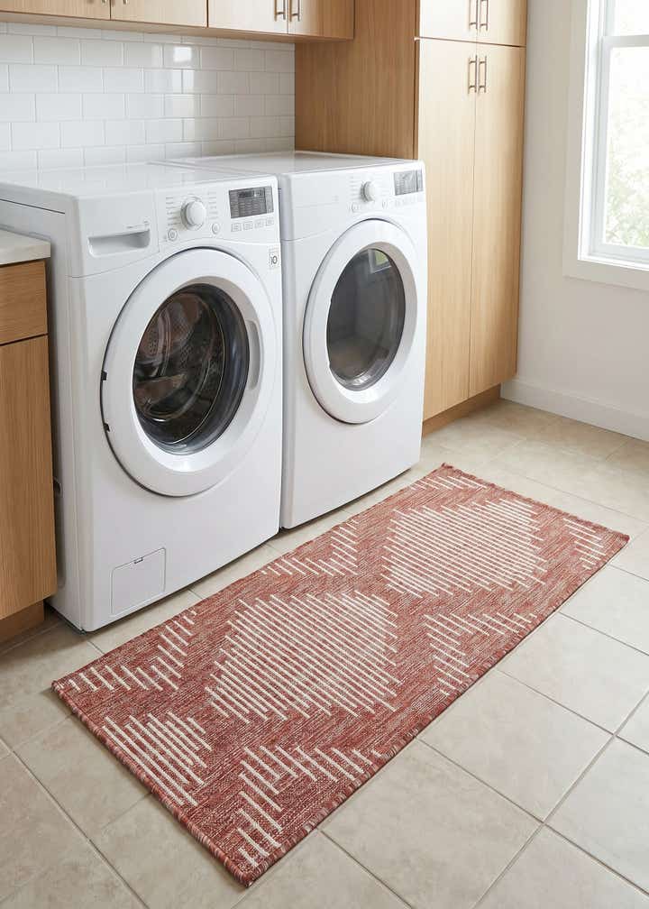 2' x 4' Easy-Clean Modern Indoor / Outdoor Runner Rug