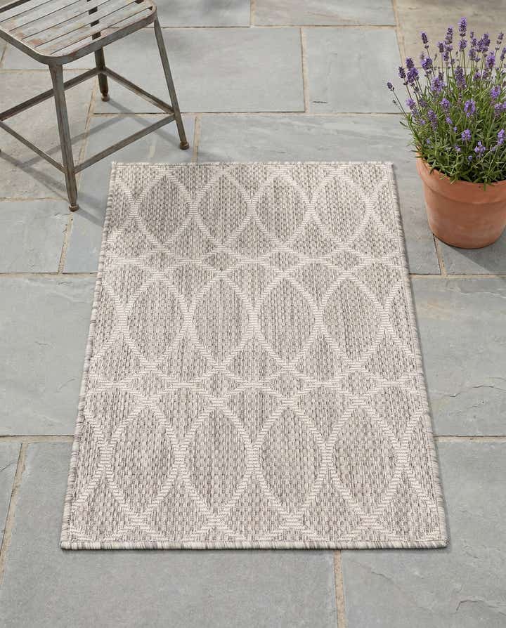 2' x 3' Easy-Clean Lattice Indoor / Outdoor Rug