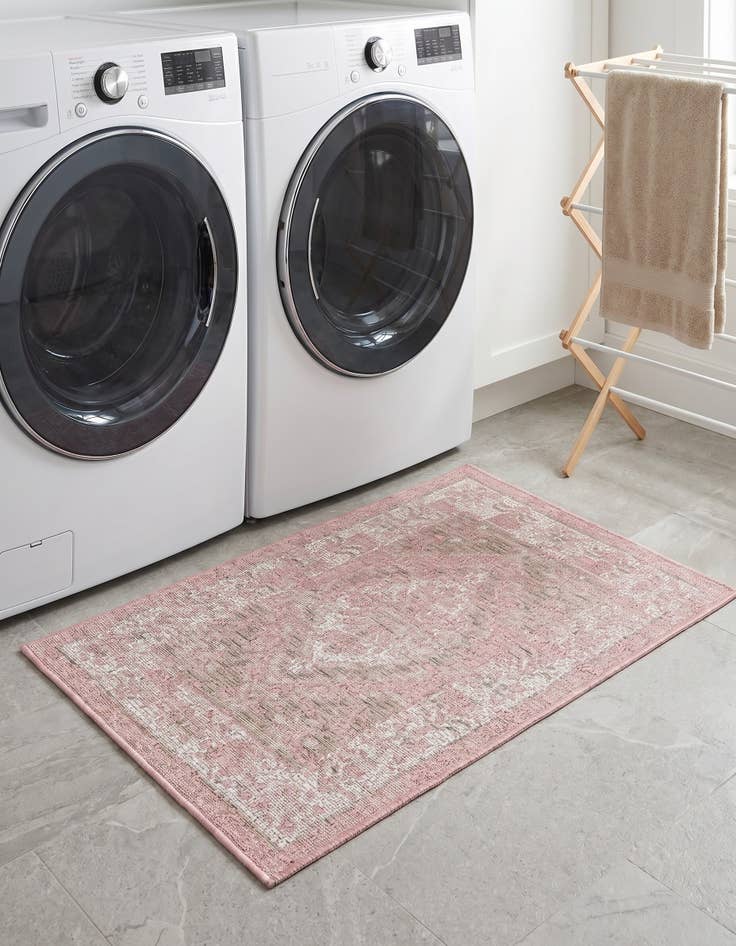 Detail image of 2' x 3' Easy-Clean Traditional Indoor / Outdoor Rug
