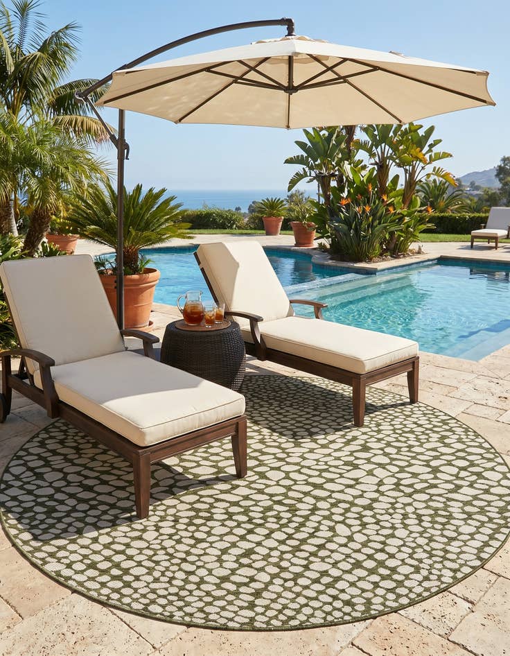 Detail image of 7' x 7' Easy-Clean Jill Zarin Indoor / Outdoor Round Rug