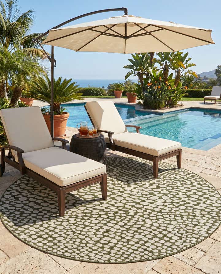 7' x 7' Easy-Clean Jill Zarin Indoor / Outdoor Round Rug