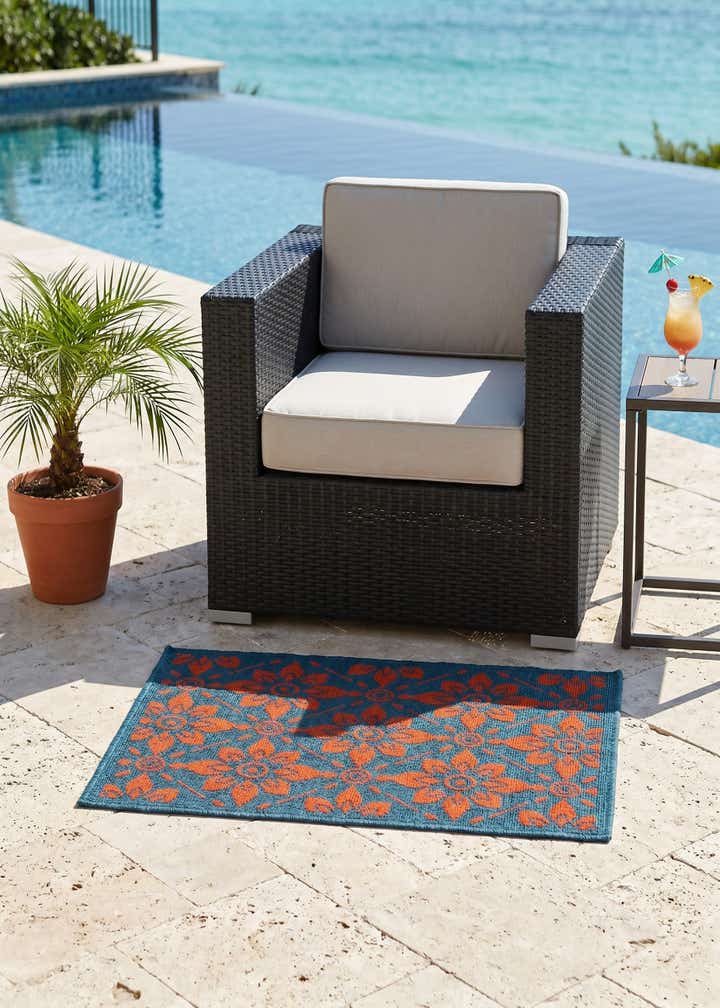 2' x 3' Easy-Clean Lattice Indoor / Outdoor Rug