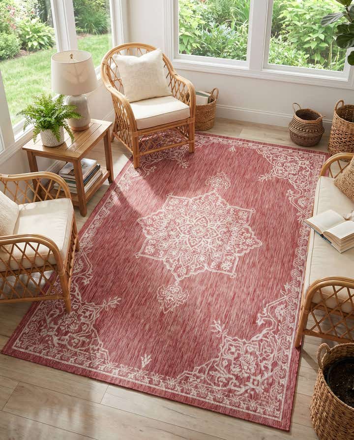 5' 3 x 8' Easy-Clean Traditional Indoor / Outdoor Rug