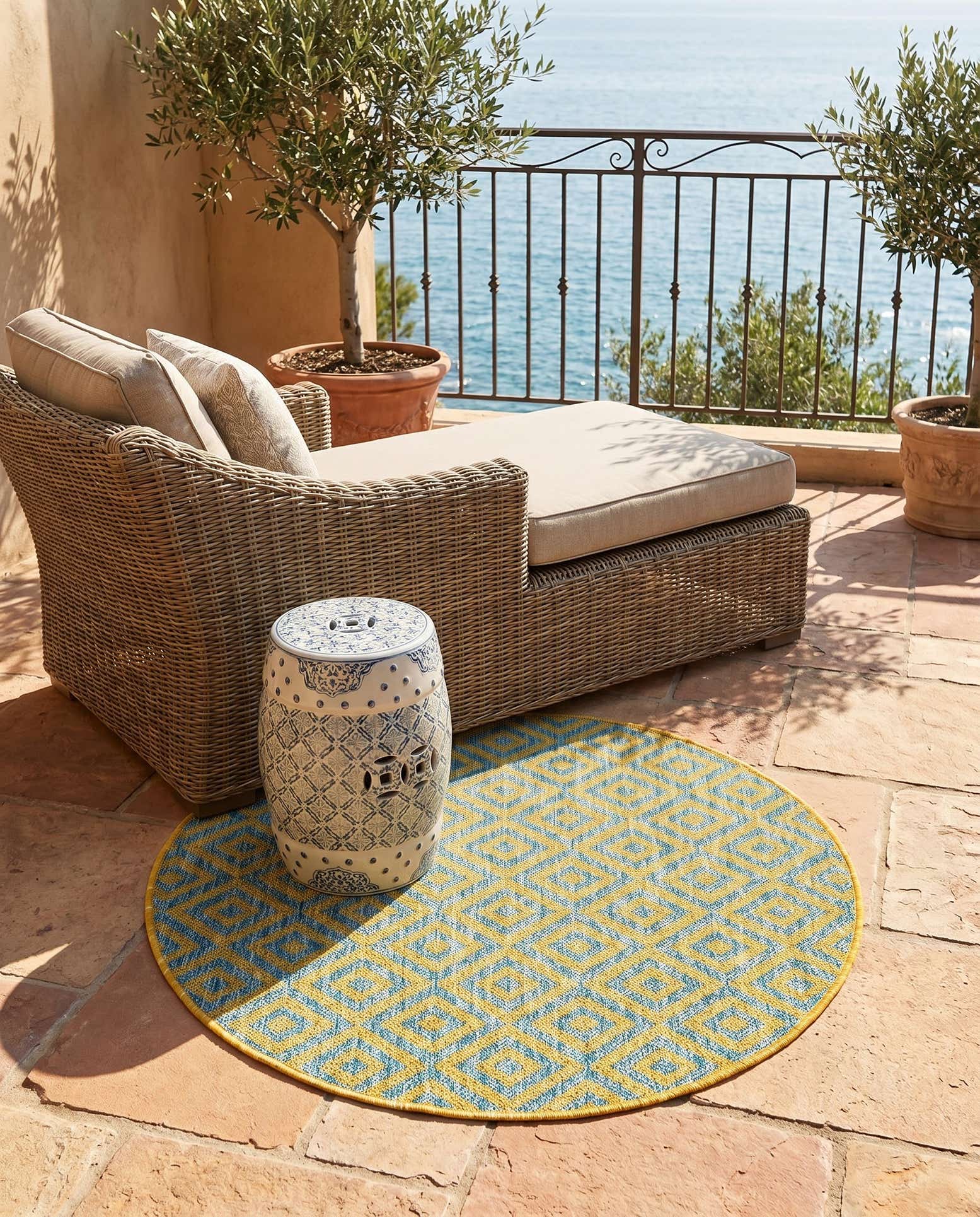 3' x 3' Easy-Clean Jill Zarin Costa Rica Indoor / Outdoor Round Rug
