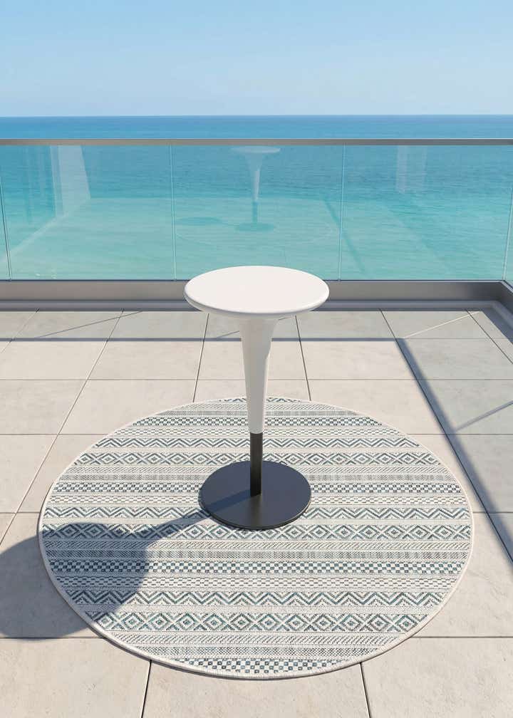 3' x 3' Easy-Clean Ribbon Indoor / Outdoor Round Rug