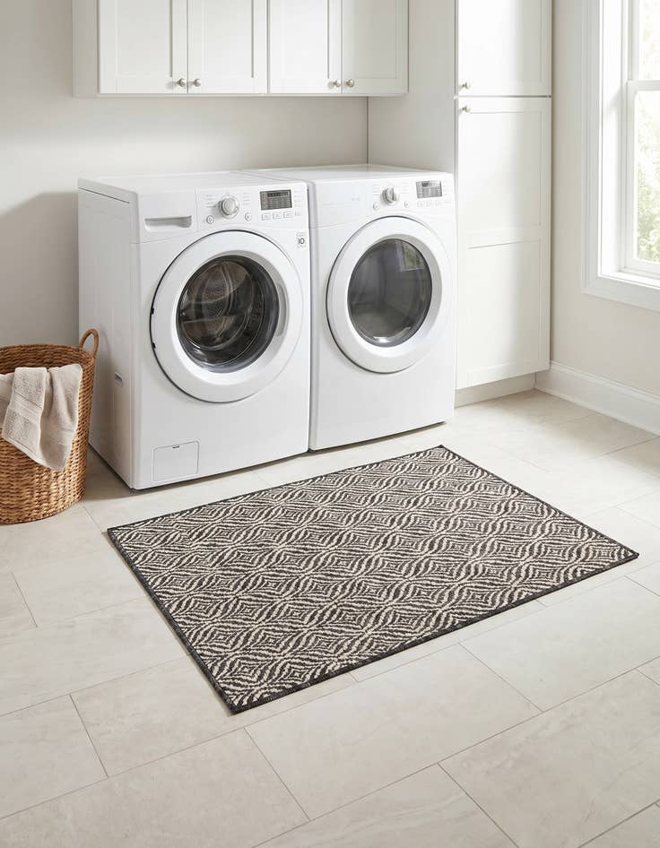 Detail image of 3' x 5' 3 Easy-Clean Lattice Indoor / Outdoor Rug