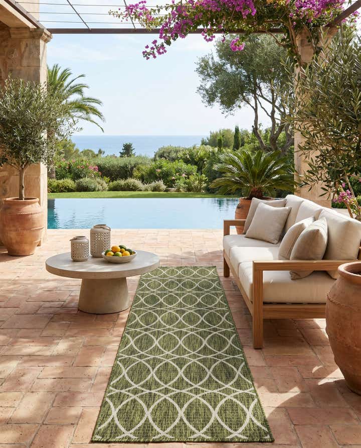 2' x 8' Easy-Clean Lattice Indoor / Outdoor Runner Rug