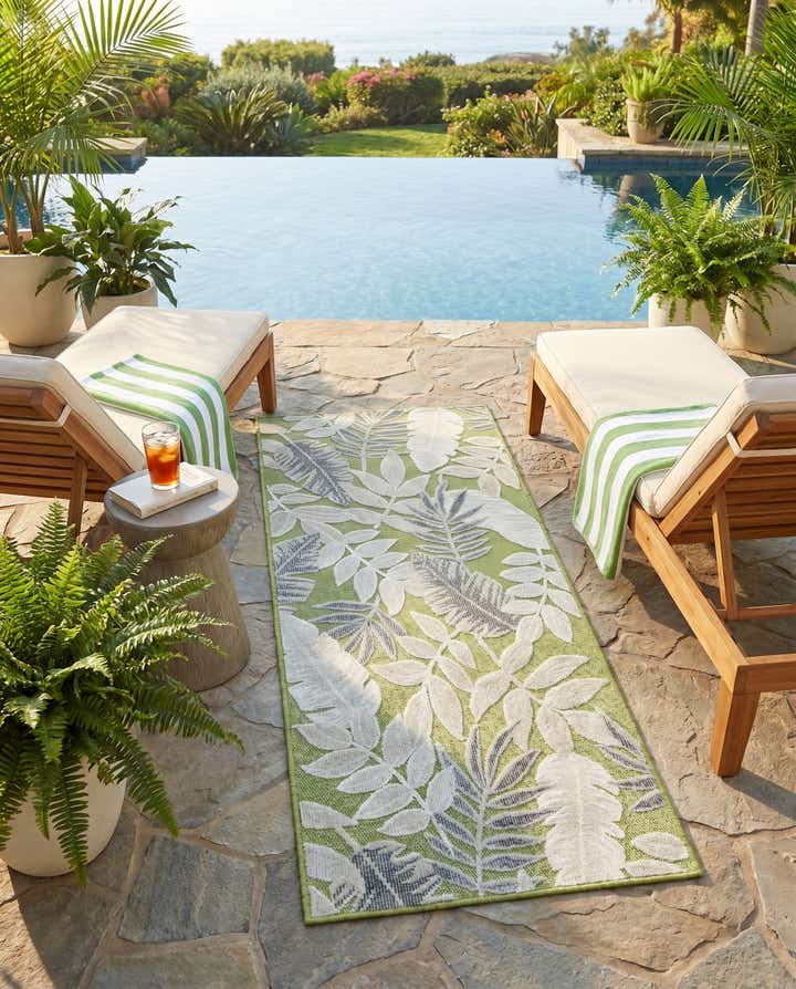 2' 2 x 5' 3 Easy-Clean Botanical Indoor / Outdoor Runner Rug