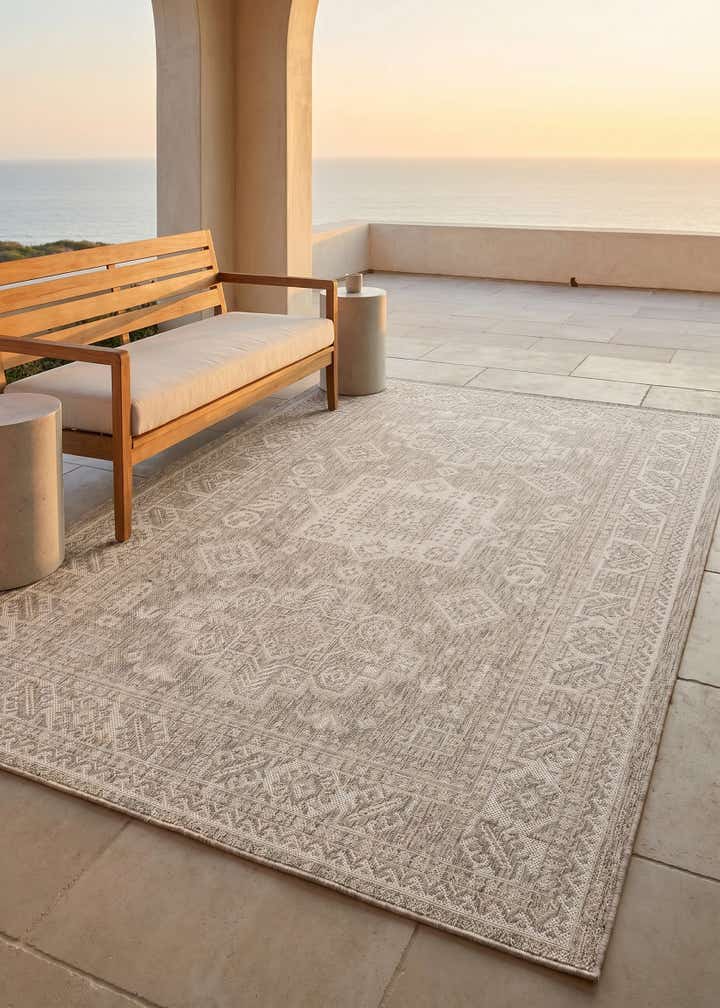 5' 3 x 8' Easy-Clean Aztec Indoor / Outdoor Rug