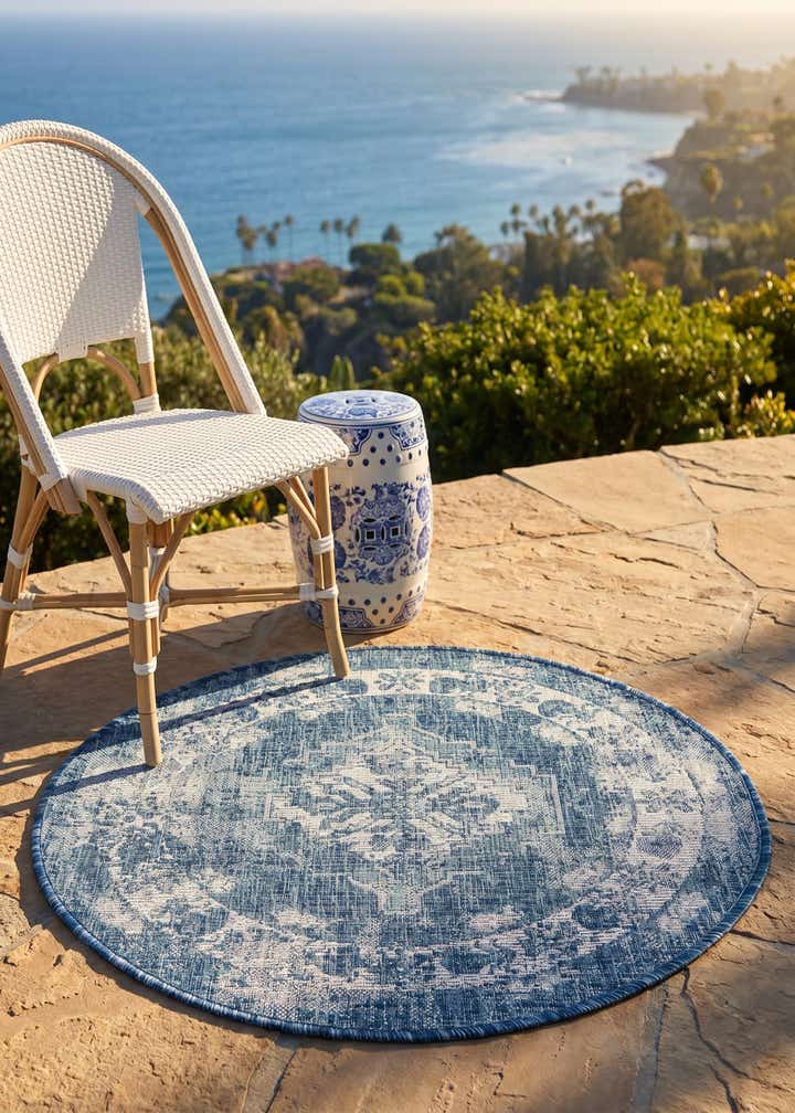 3' x 3' Easy-Clean Traditional Indoor / Outdoor Round Rug