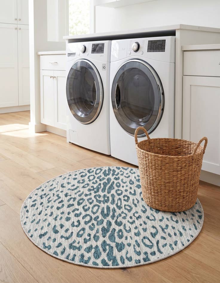 Detail image of 3' x 3' Easy-Clean Safari Indoor / Outdoor Round Rug