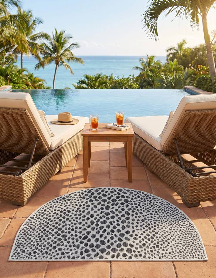 Detail image of 2' 7 x 4' Easy-Clean Jill Zarin Cape Town Indoor / Outdoor Hearth Rug