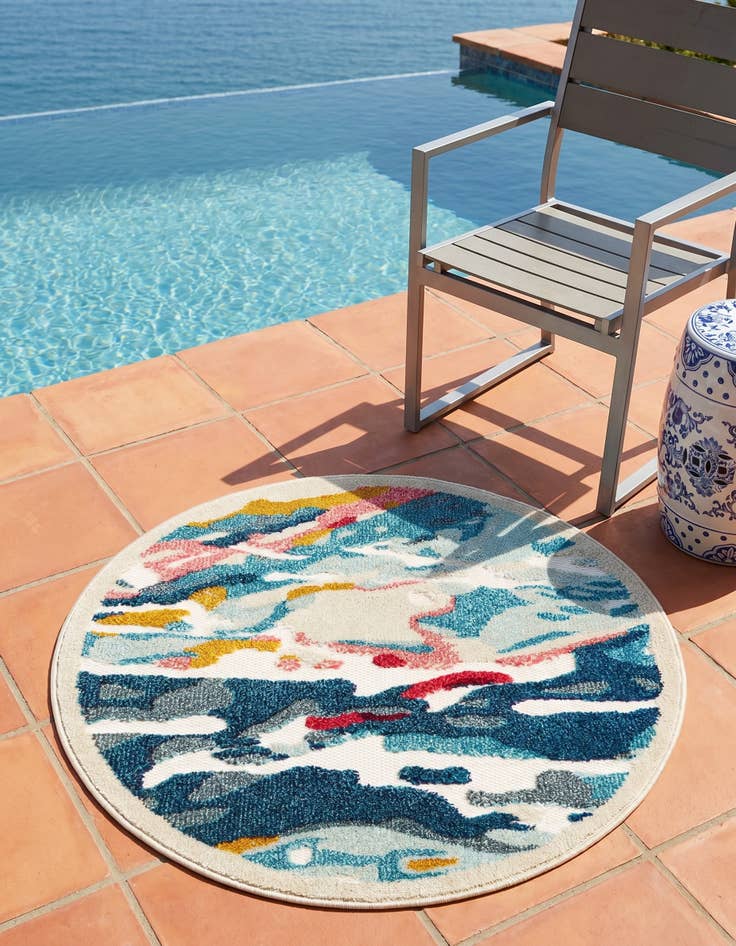 Detail image of 3' x 3' Easy-Clean Casablanca Indoor / Outdoor Round Rug