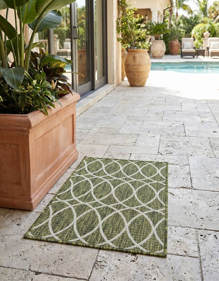 Detail image of 2' x 3' Easy-Clean Lattice Indoor / Outdoor Rug