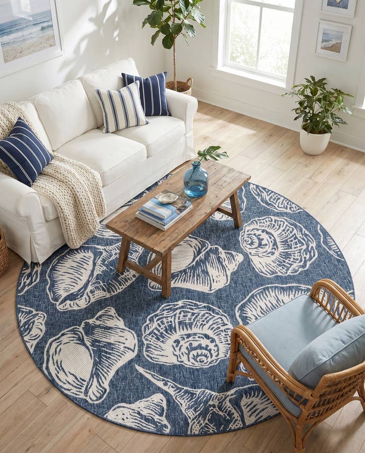 Detail image of 7' 10 x 7' 10 Easy-Clean Coastal Indoor / Outdoor Round Rug
