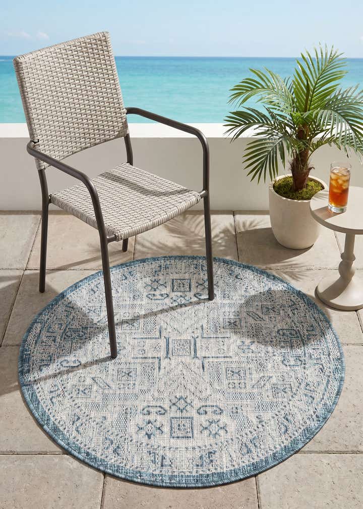 3' x 3' Easy-Clean Aztec Indoor / Outdoor Round Rug