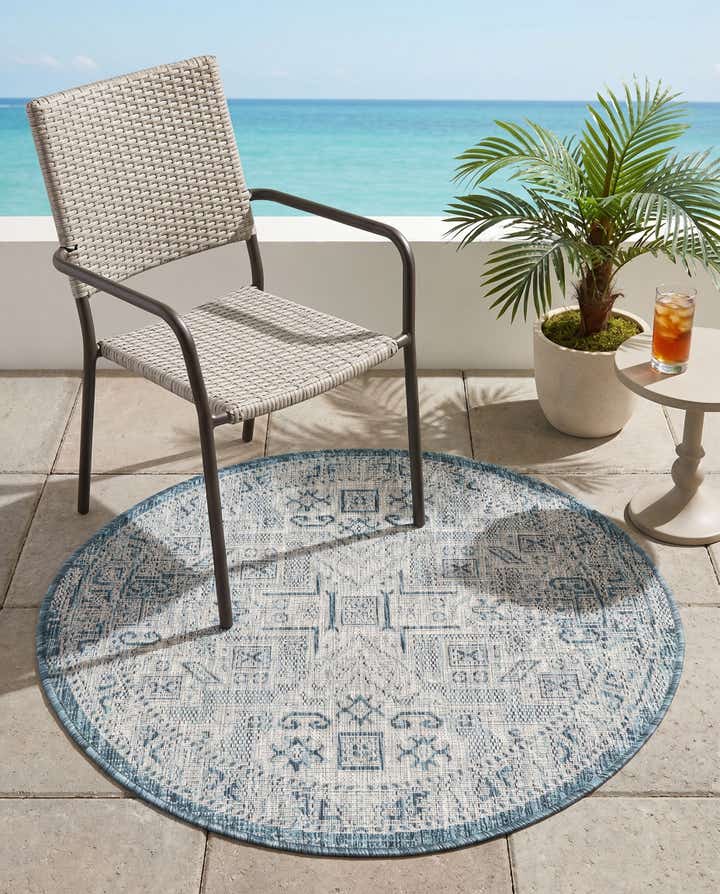 3' x 3' Easy-Clean Aztec Indoor / Outdoor Round Rug