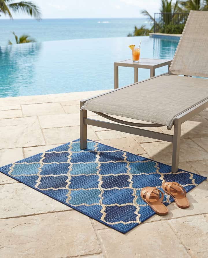 2' 2 x 3' Easy-Clean Trellis Indoor / Outdoor Rug