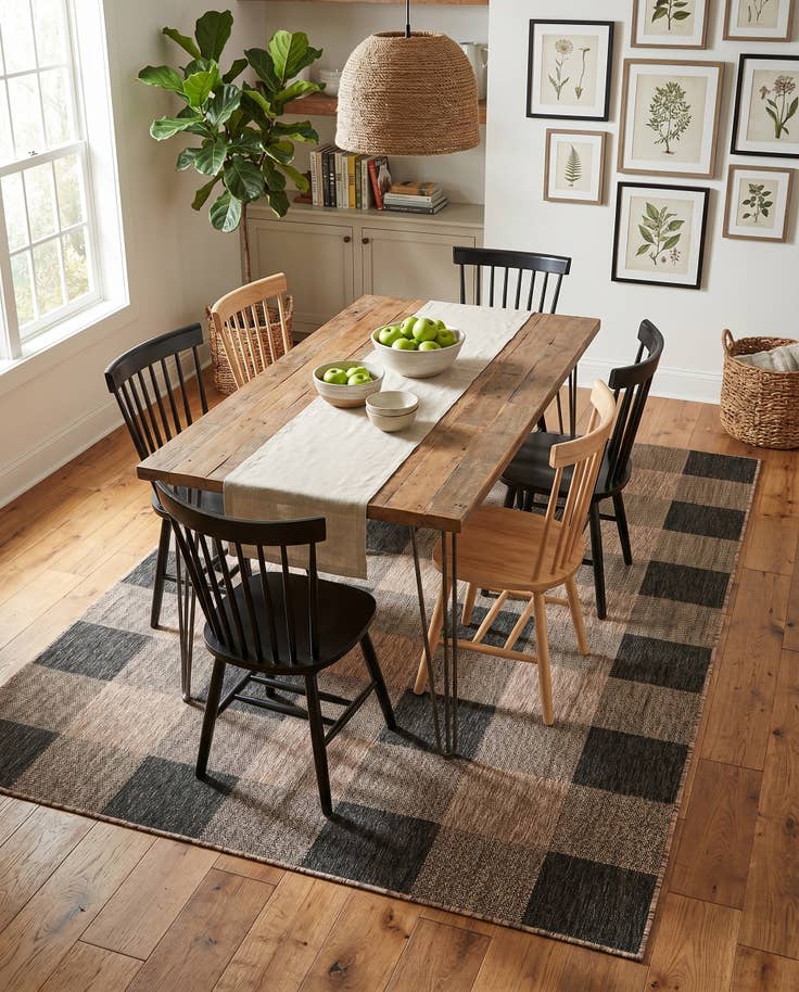 Detail image of 6' x 9' Easy-Clean Checkered Indoor / Outdoor Rug